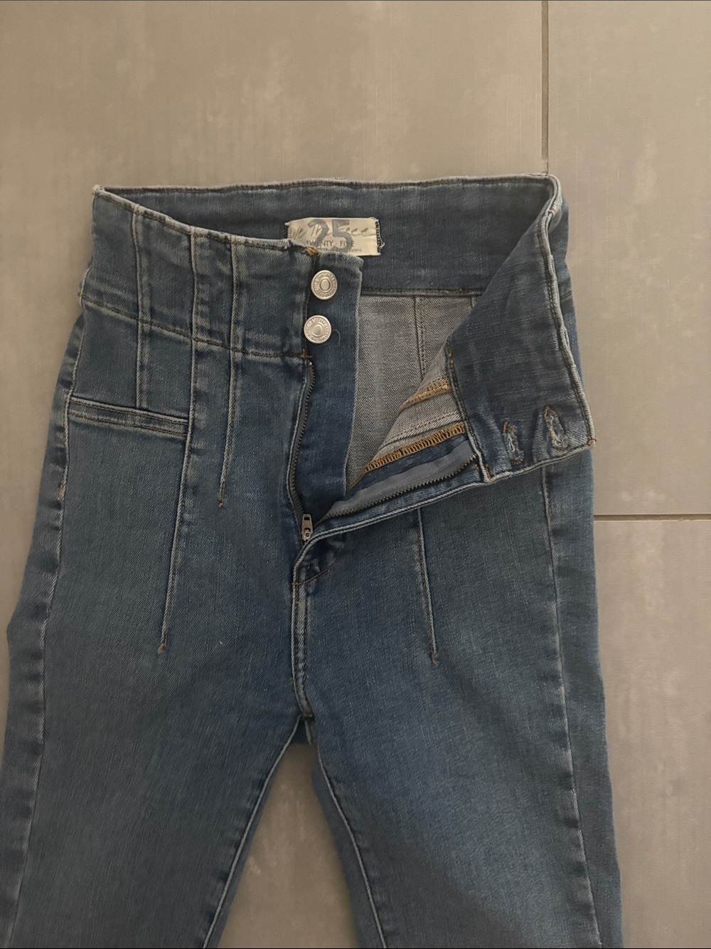 Free People WE THE FREE Jayde High-Waist Flared Jeans in Dark Blue - Picture 4 of 5